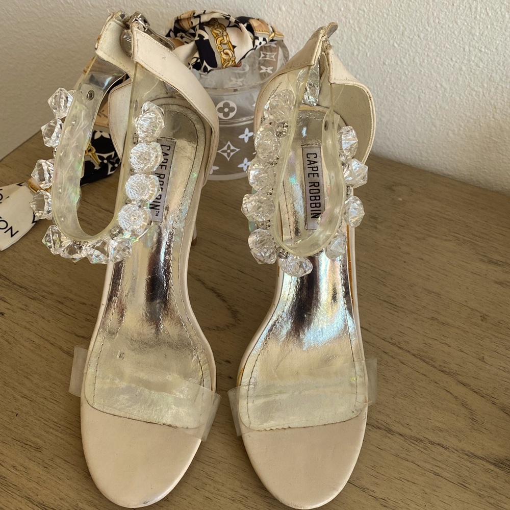 Nude Cape Robbin heels